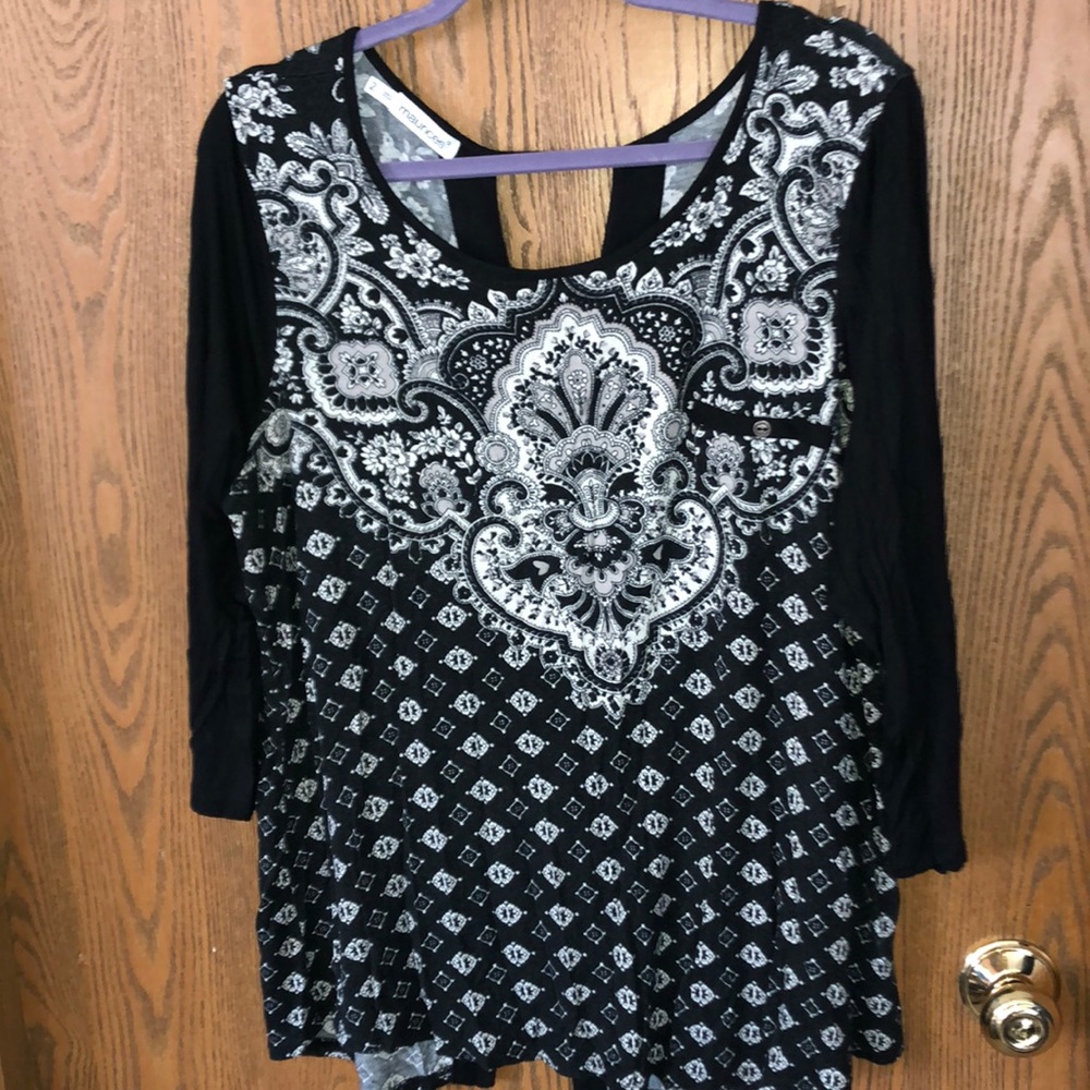 Maurices Size 2 Black Shirt